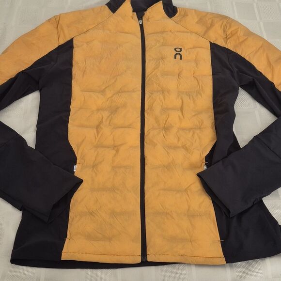 On Running Men's Climate Jacket in Yellow and Black - Picture 12 of 16